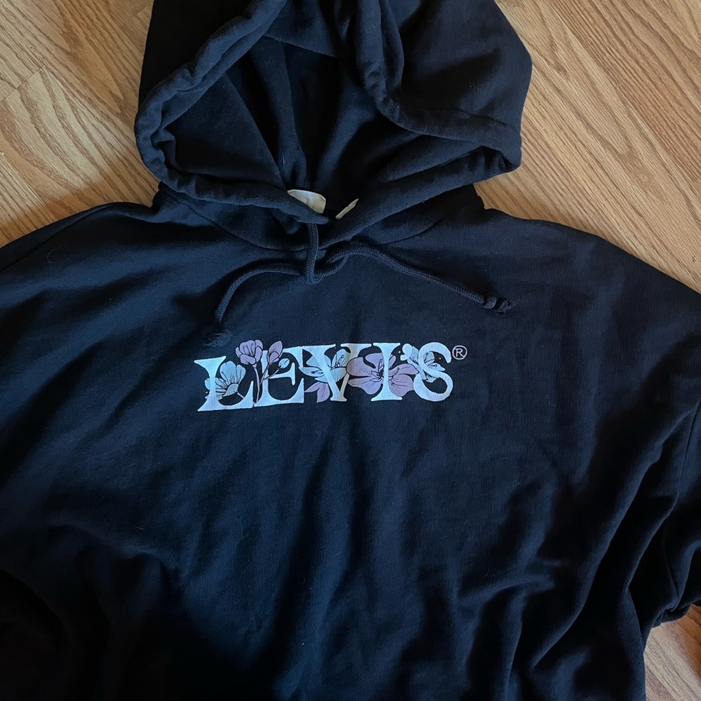 Oversized Drop-Shoulder Levi’s Hoodie with Floral Logo Design - Picture 3 of 5